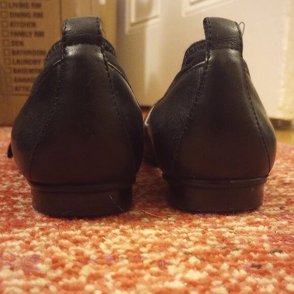 Kenneth Cole Reaction Mary Janes size 9 - Picture 5 of 11